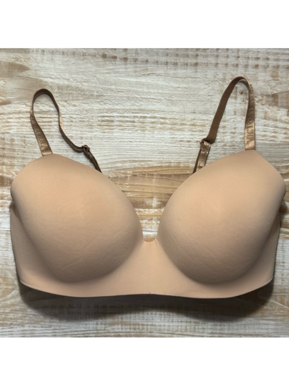 Victoria's Secret T-Shirt Lightly Lined Wireless Tan Bra in Size 36DD